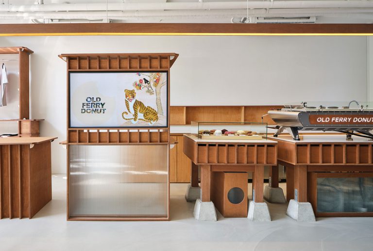 Old Ferry Donut in Seoul von Studio Gimgeosil
